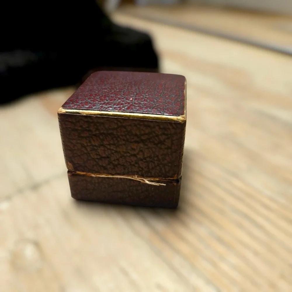 VTG 1940s Saks Fifth Avenue Ring Box Burgundy Faux Red Brwn Leather Satin Lining